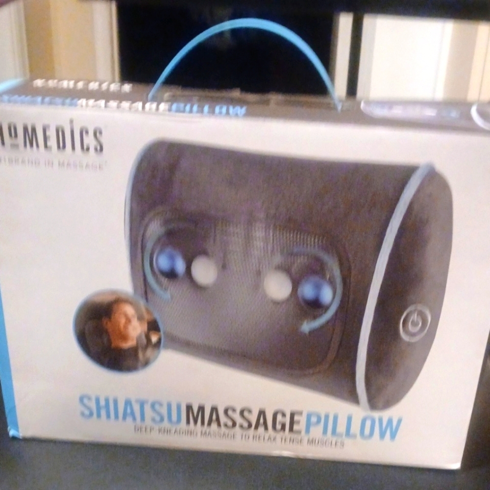 Homedics massaging pillow